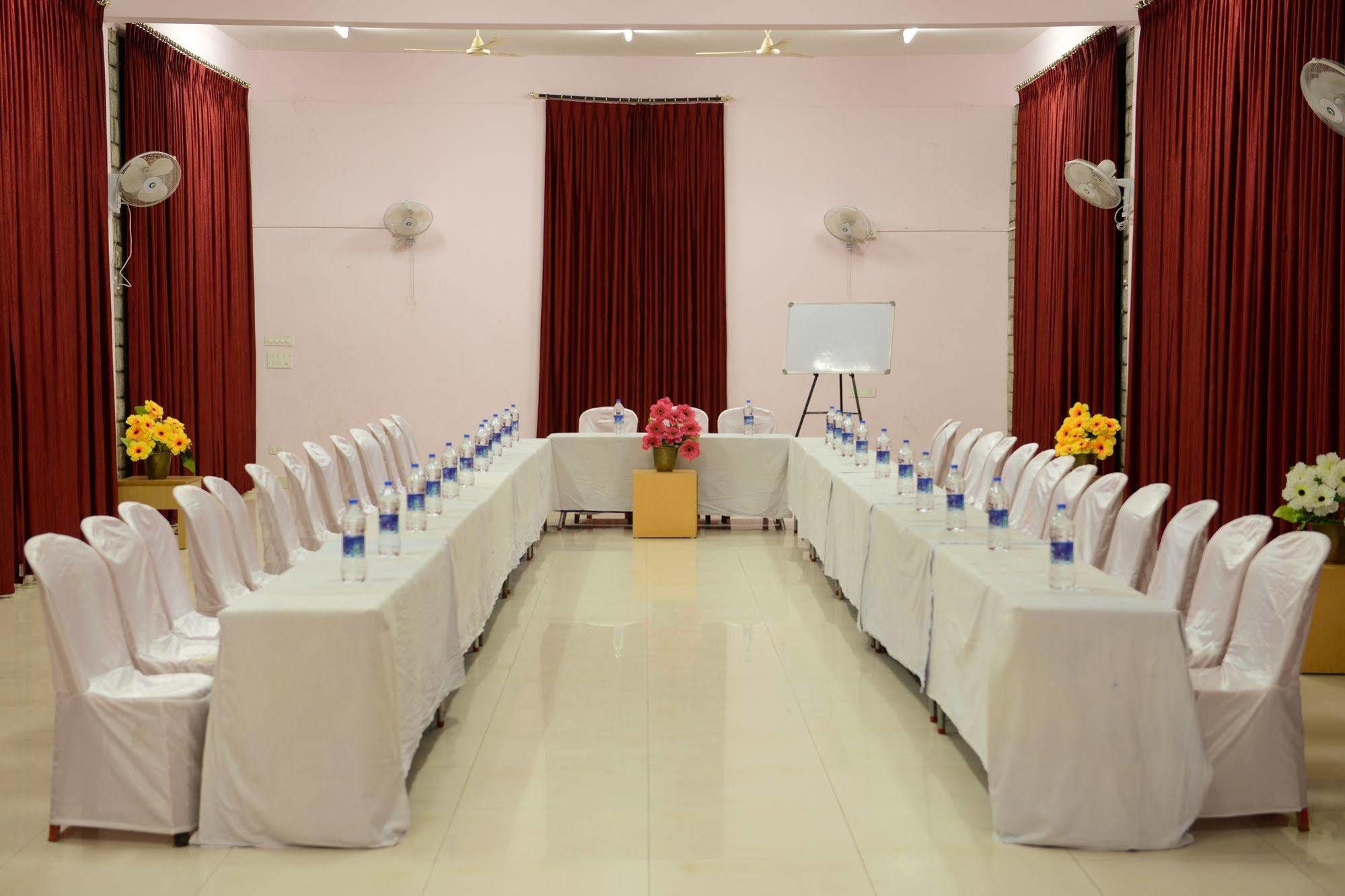 Kstdc Hotel Mayura Yatrinivas Maisur Dış mekan fotoğraf